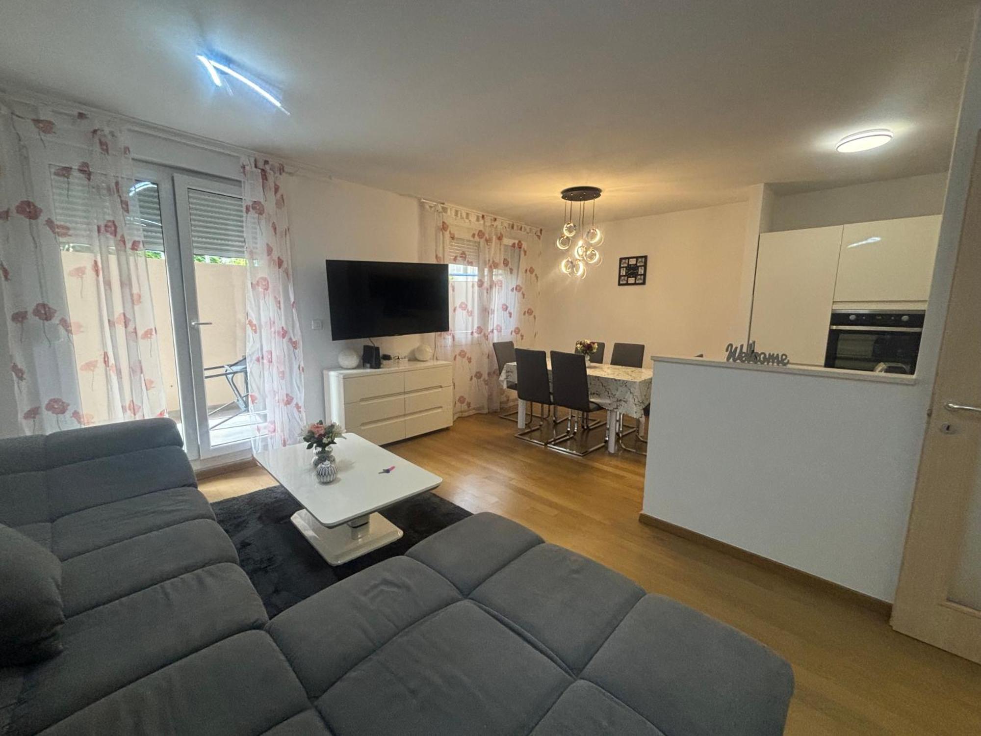 Apartment Dalmatinos Split Znjan Exterior photo
