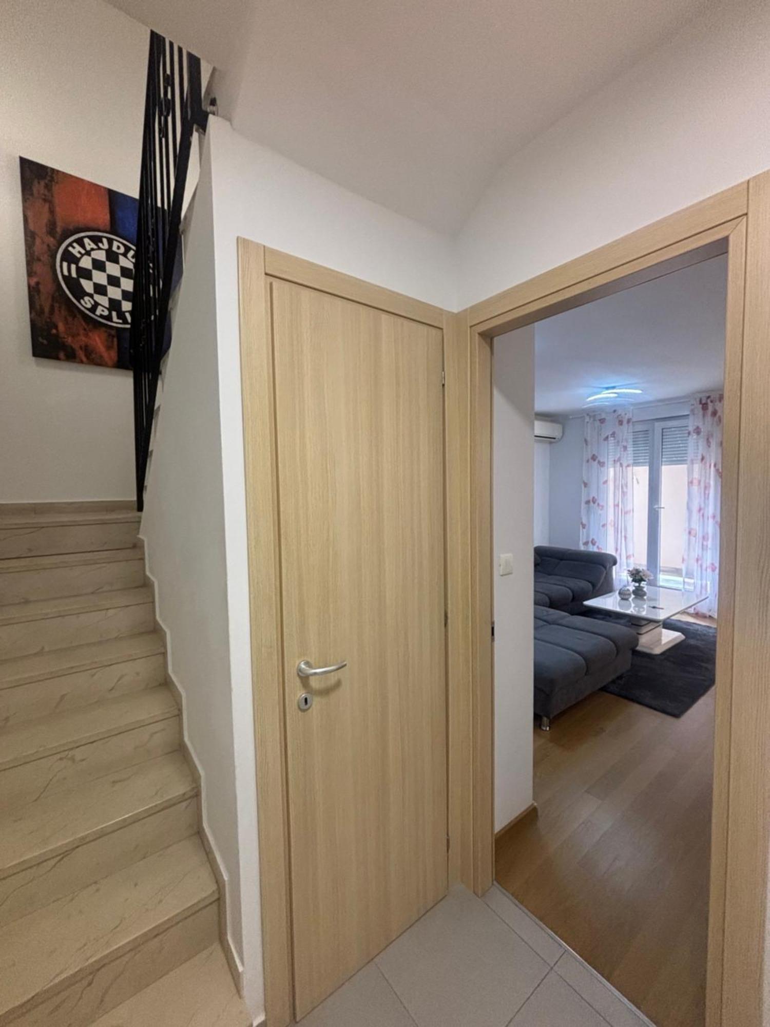 Apartment Dalmatinos Split Znjan Exterior photo